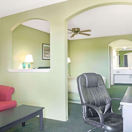 Days Inn By Wyndham El Campo Tx מראה חיצוני תמונה